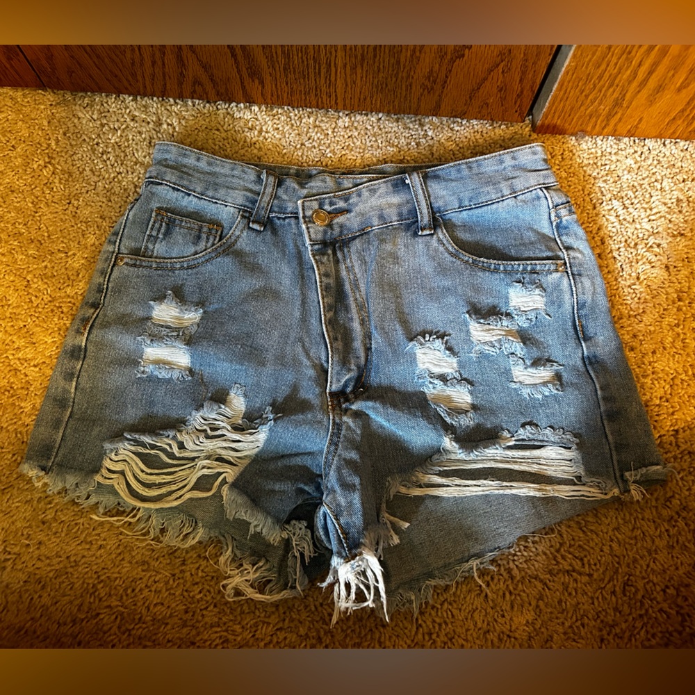 Ripped Jean shorts from shein size small.